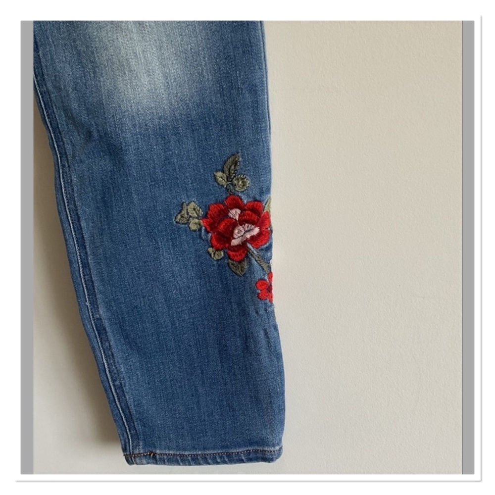 Express Embroidered Jeans - Picture 6 of 6